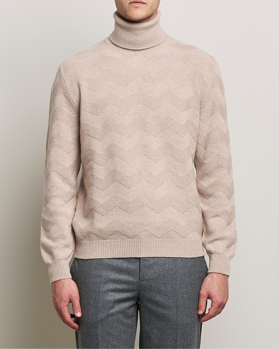 Mies | Puserot | Kiton | Cashmere Zig Zag Turtleneck Beige