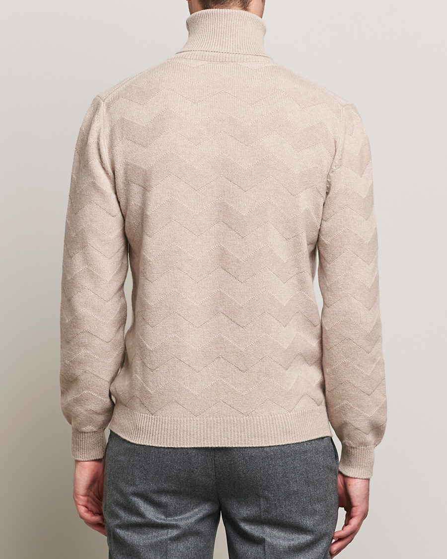 Mies | Puserot | Kiton | Cashmere Zig Zag Turtleneck Beige