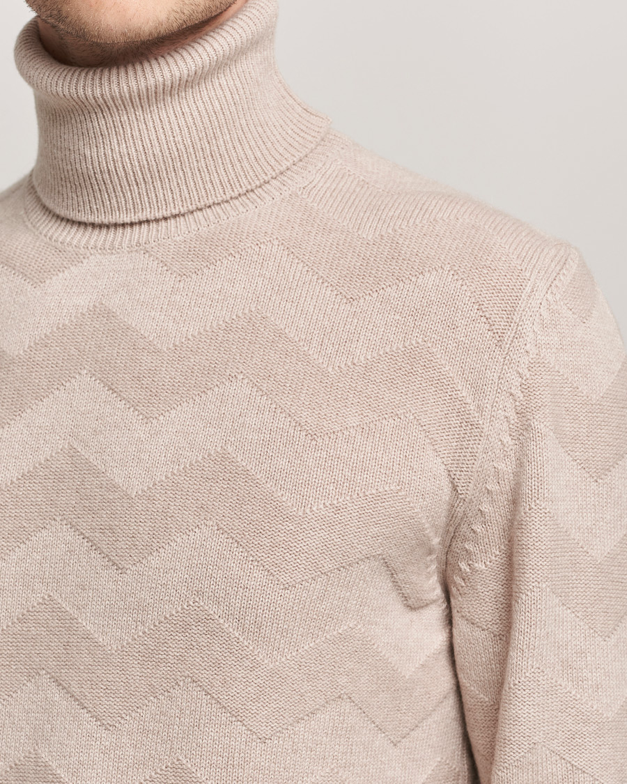 Mies | Puserot | Kiton | Cashmere Zig Zag Turtleneck Beige