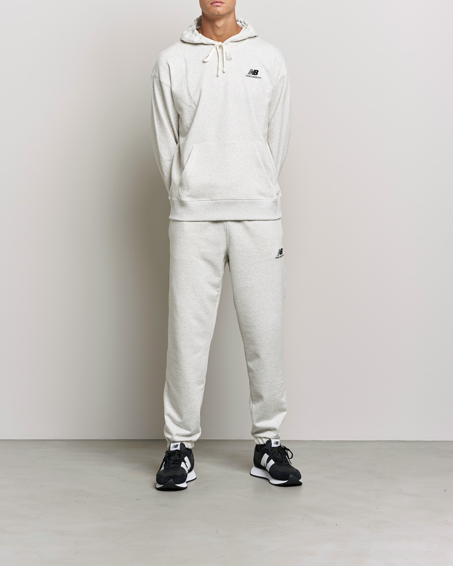 Mies | Puserot | New Balance | Essentials Hoodie Sea Salt Heather