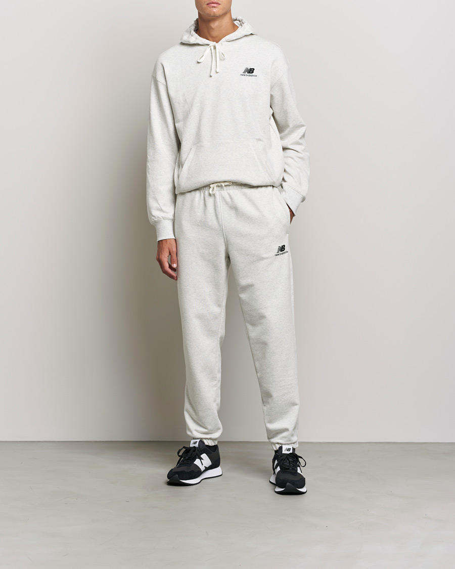 Mies | Housut | New Balance | Essentials Sweatpants Sea Salt Heather