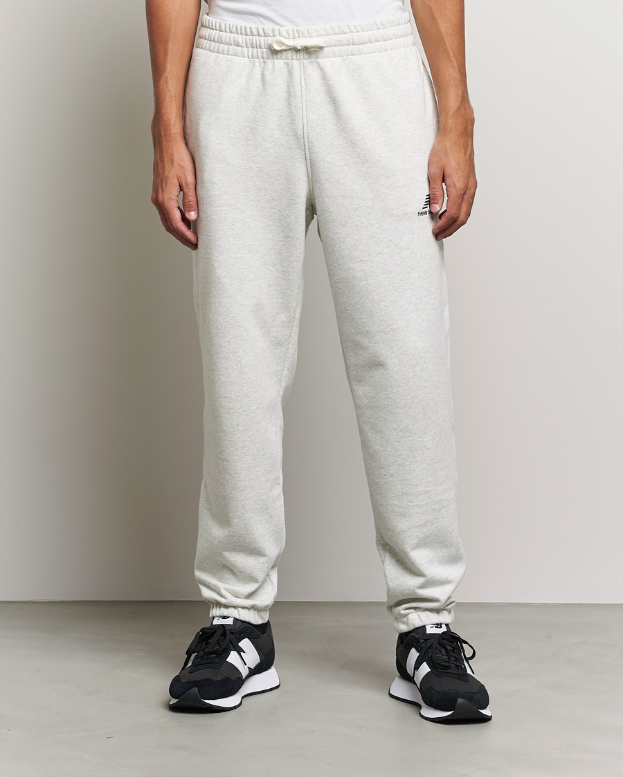 Mies | Housut | New Balance | Essentials Sweatpants Sea Salt Heather