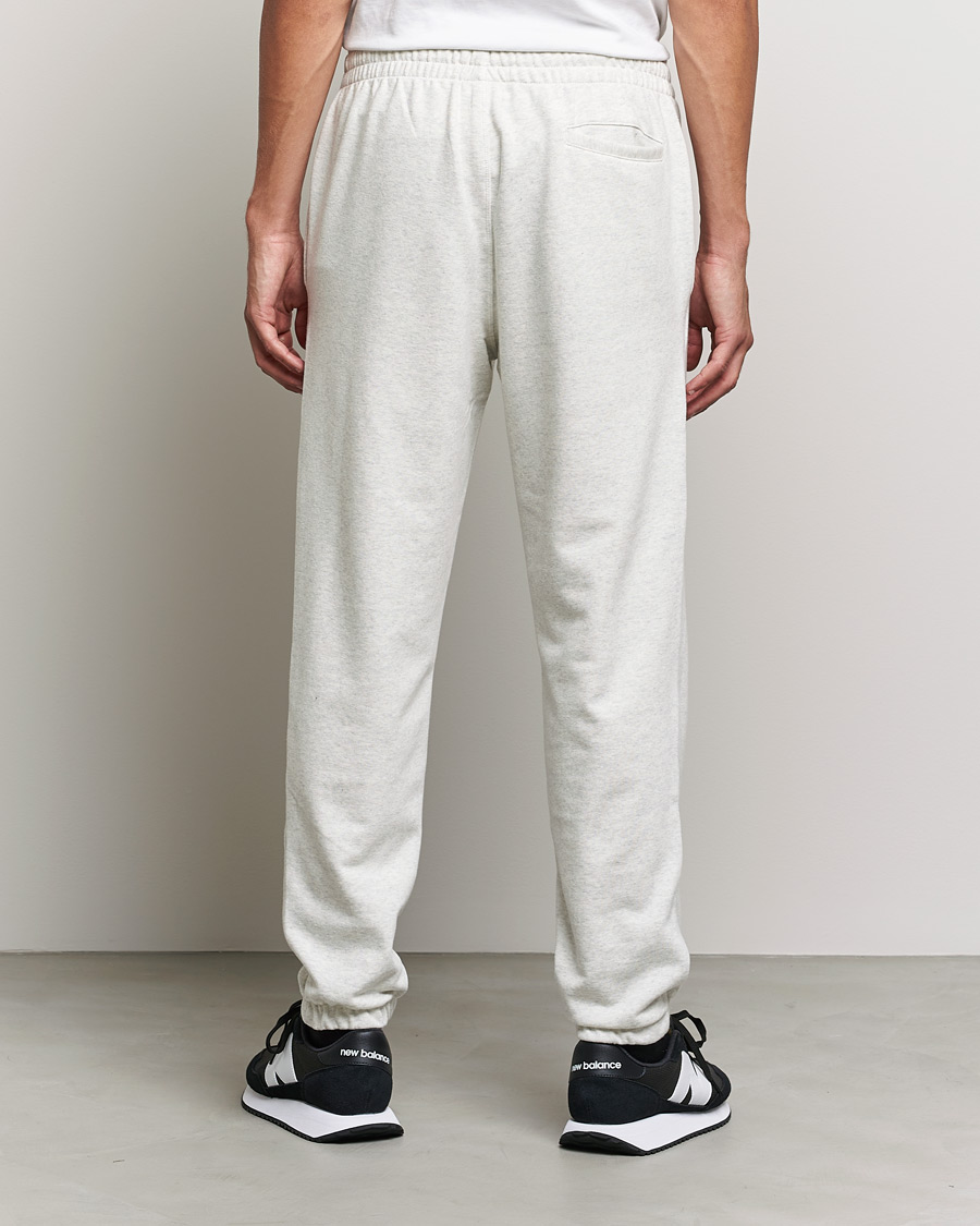 Mies | Housut | New Balance | Essentials Sweatpants Sea Salt Heather