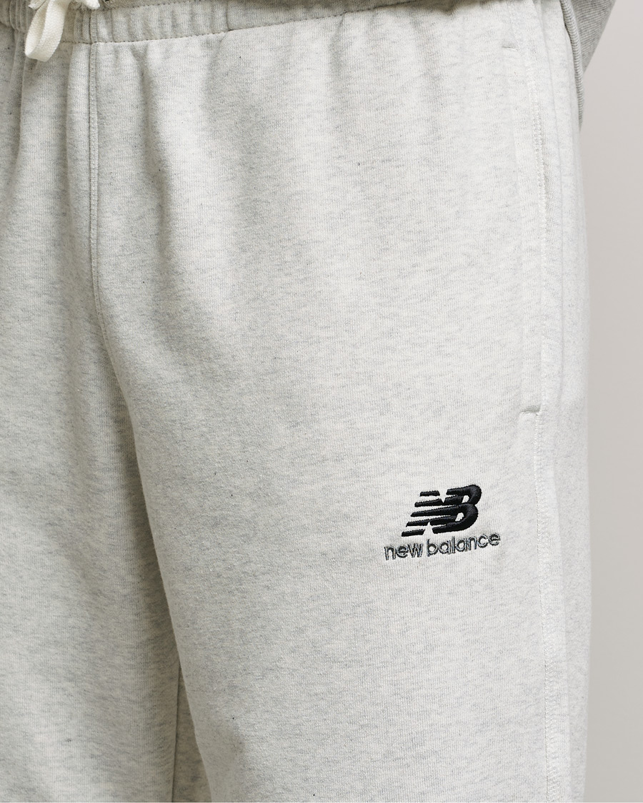 Mies | Housut | New Balance | Essentials Sweatpants Sea Salt Heather