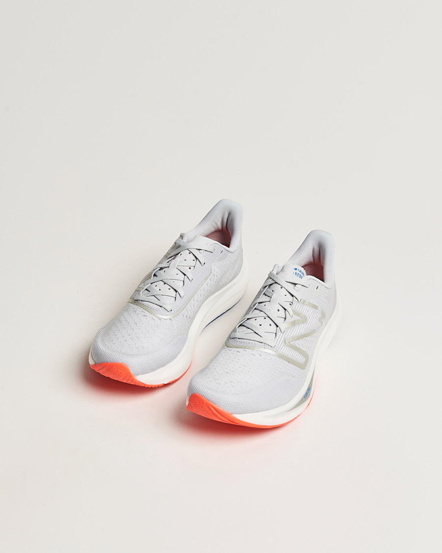Mies | New Balance Running FuelCell Rebel v3 Light Aluminium | New Balance Running | FuelCell Rebel v3 Light Aluminium