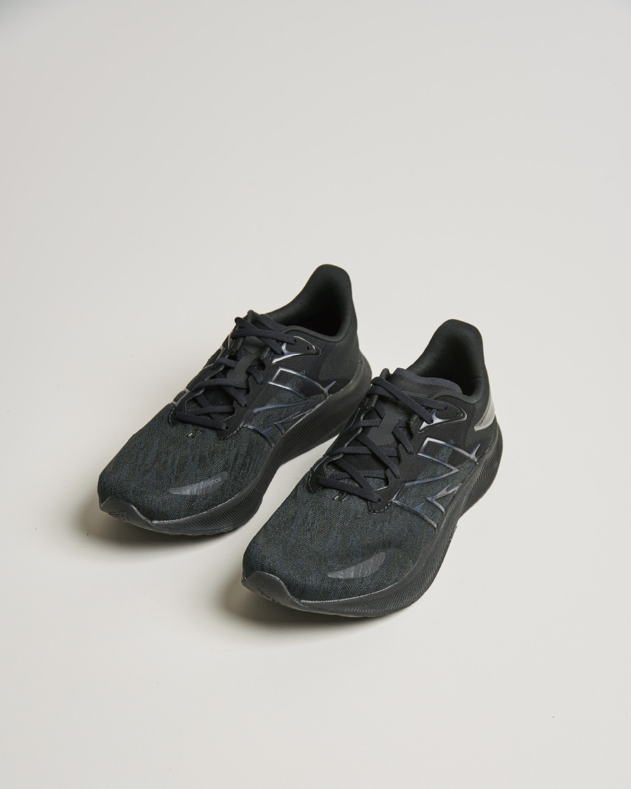Mies | Mustat tennarit | New Balance Running | FuelCell Propel v3 Black