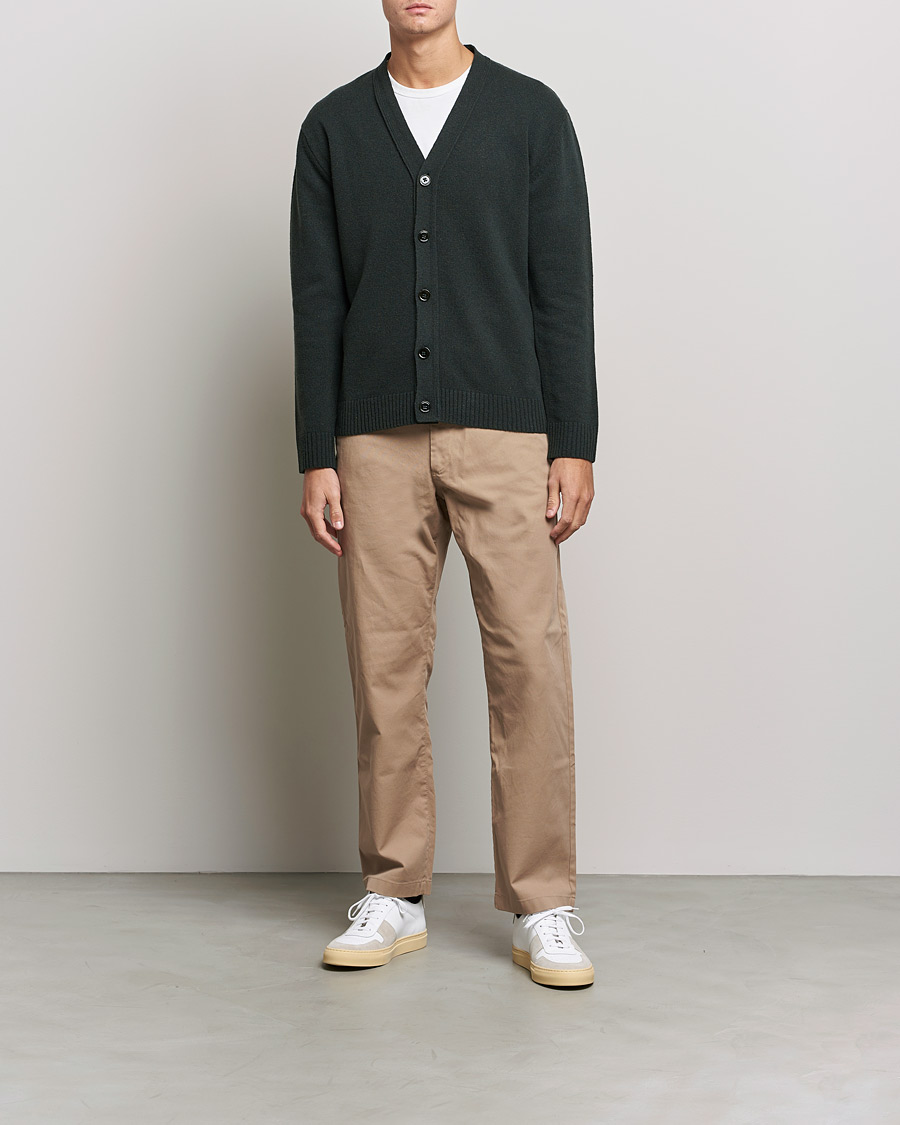 Mies | Puserot | NN07 | Bjorn Lambswool Cardigan Dark Army