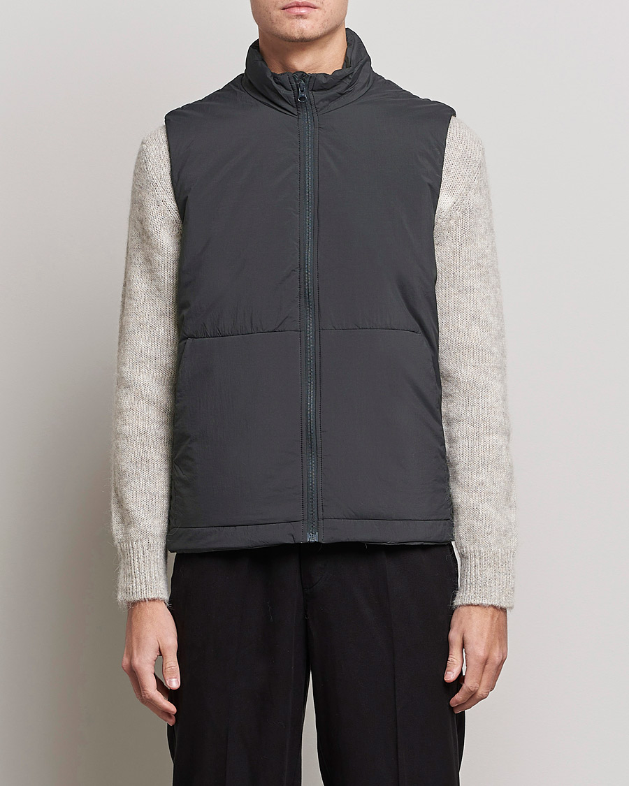 Mies | Takit | NN07 | Verve Primaloft Vest Dark Army