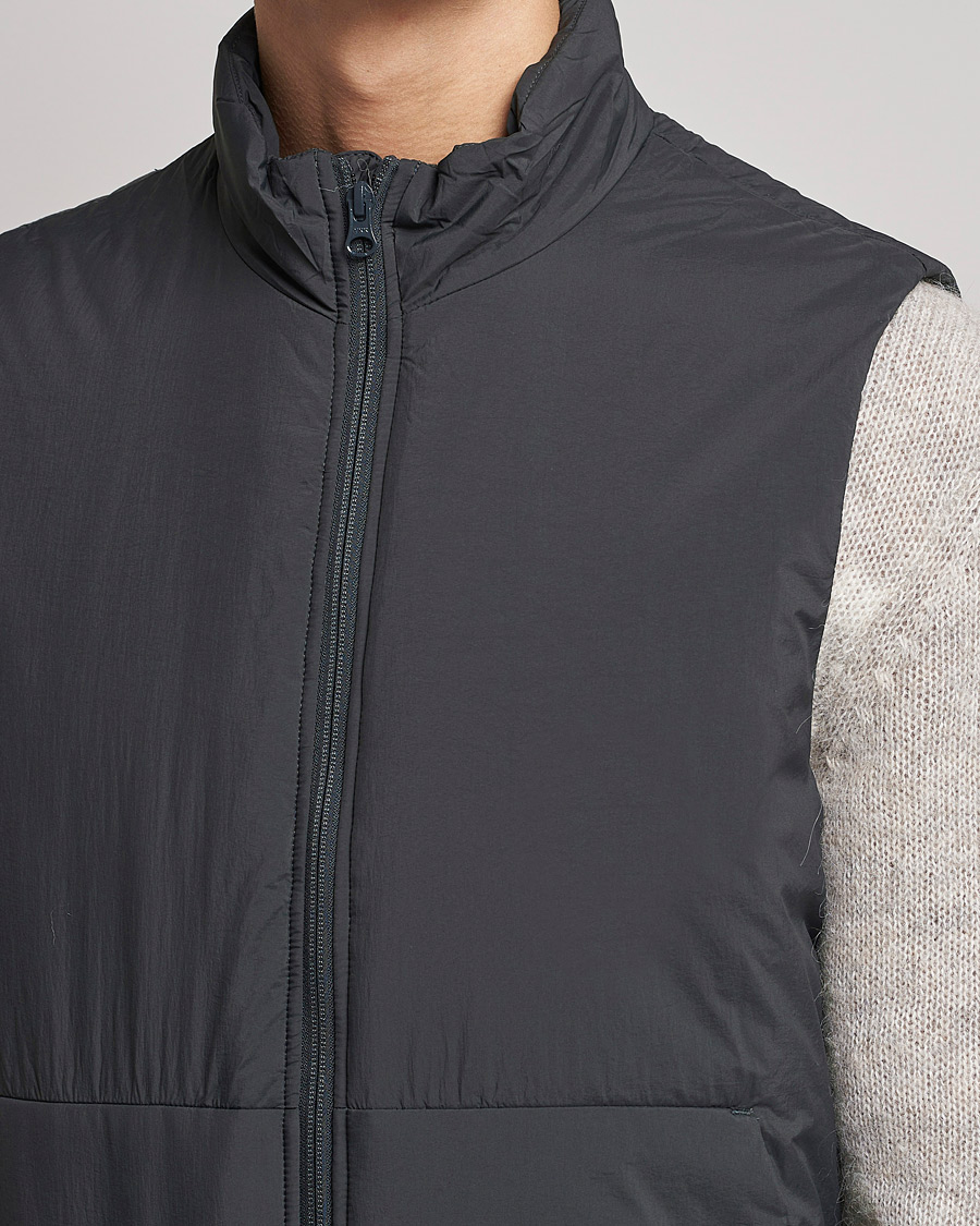 Mies | Takit | NN07 | Verve Primaloft Vest Dark Army