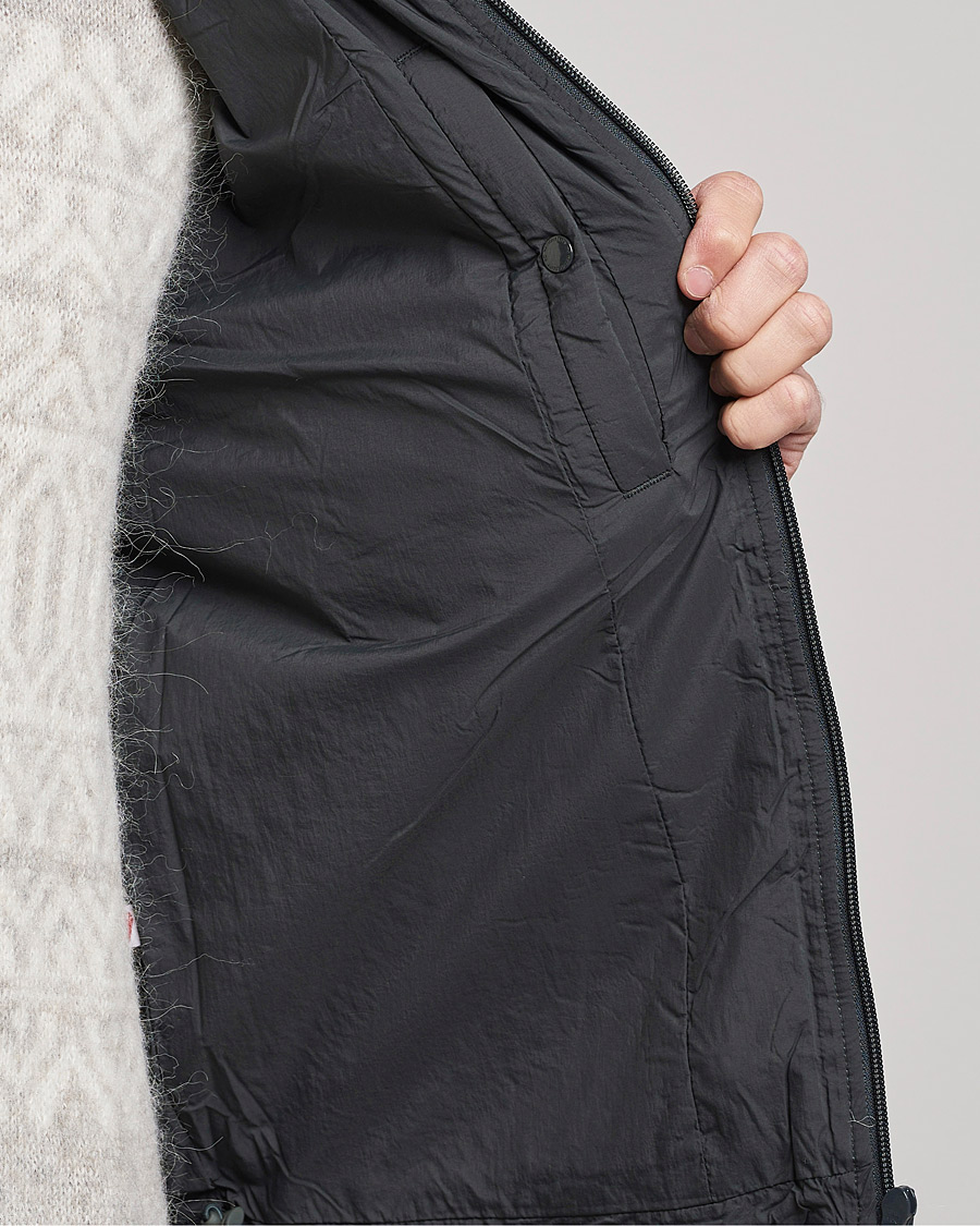 Mies | Takit | NN07 | Verve Primaloft Vest Dark Army