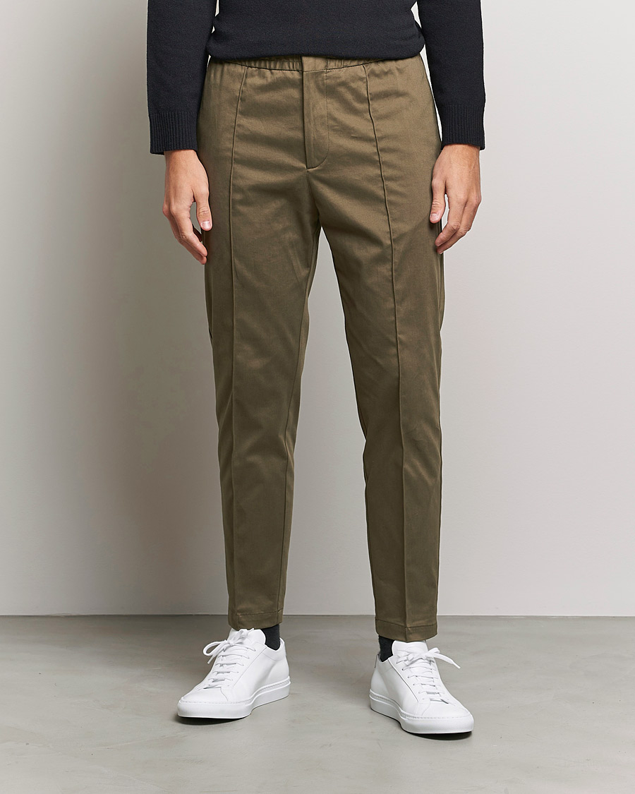 Mies | Housut | Tiger of Sweden | Sosa Brushed Satin Trouser Olive Extreme