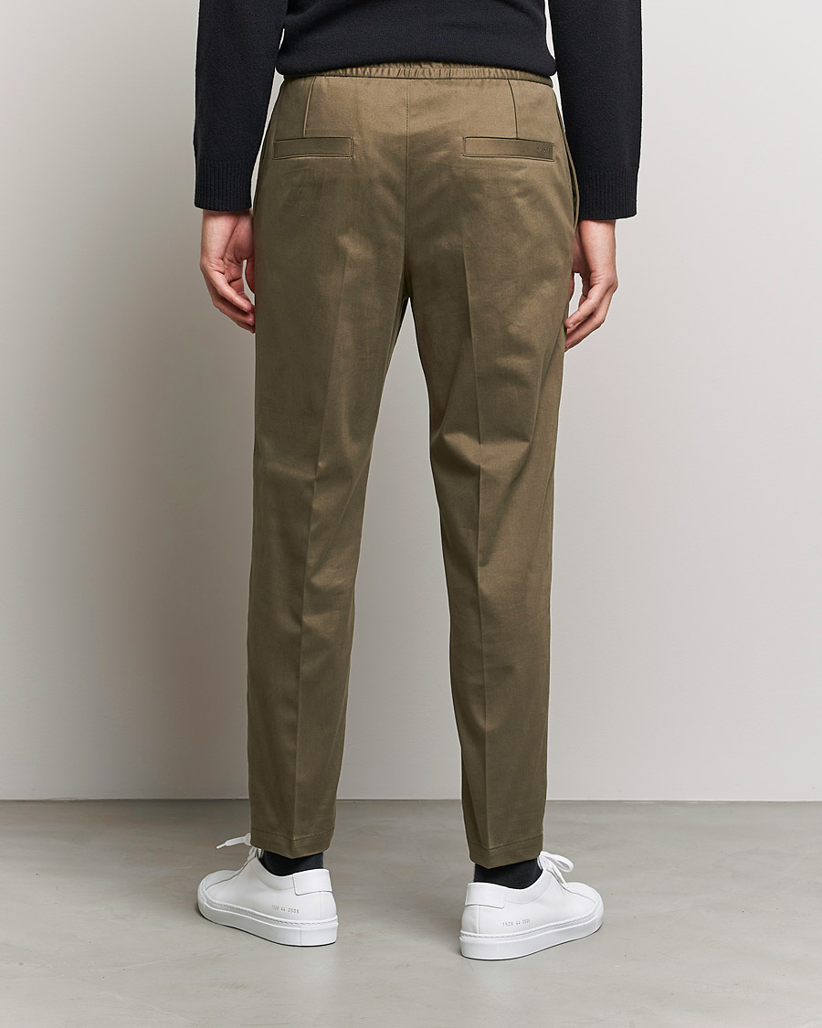Mies | Housut | Tiger of Sweden | Sosa Brushed Satin Trouser Olive Extreme