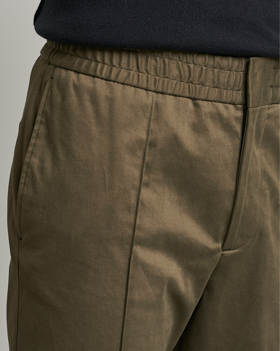 Mies | Housut | Tiger of Sweden | Sosa Brushed Satin Trouser Olive Extreme
