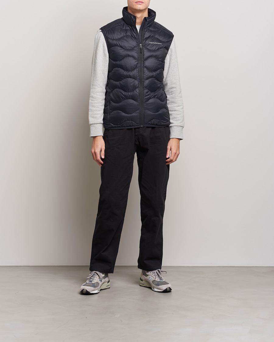 Mies | Takit | Peak Performance | Helium Down Vest Black