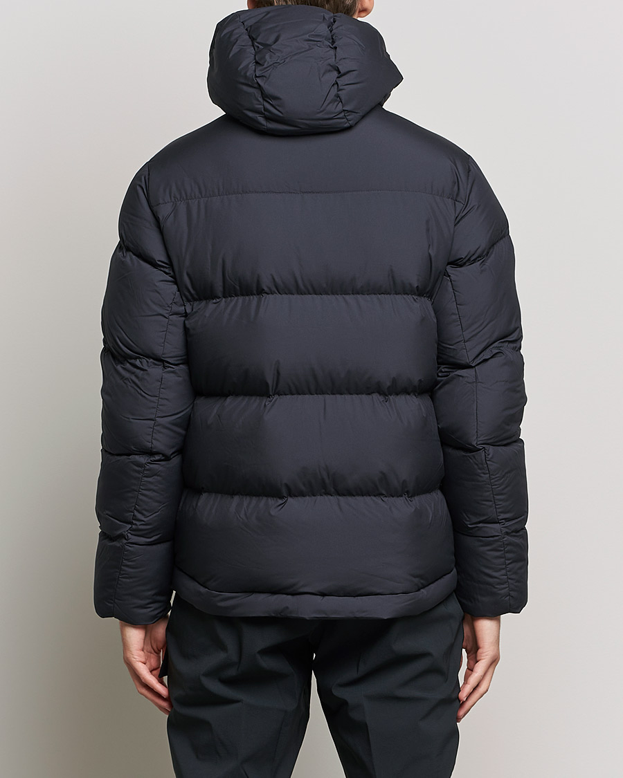 Mies | Takit | Peak Performance | Rivel Down Hooded Jacket Black