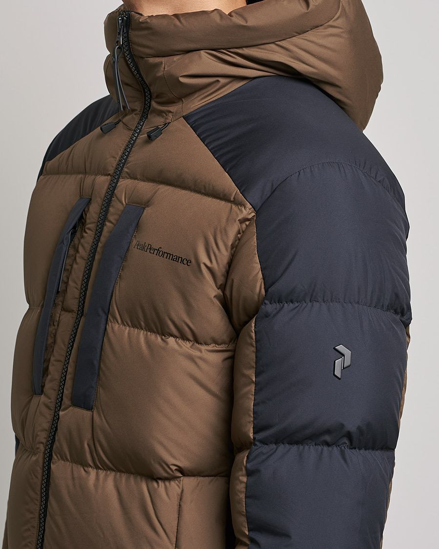 Mies | Takit | Peak Performance | Rivel Down Seasonal Hooded Jacket Woody Black