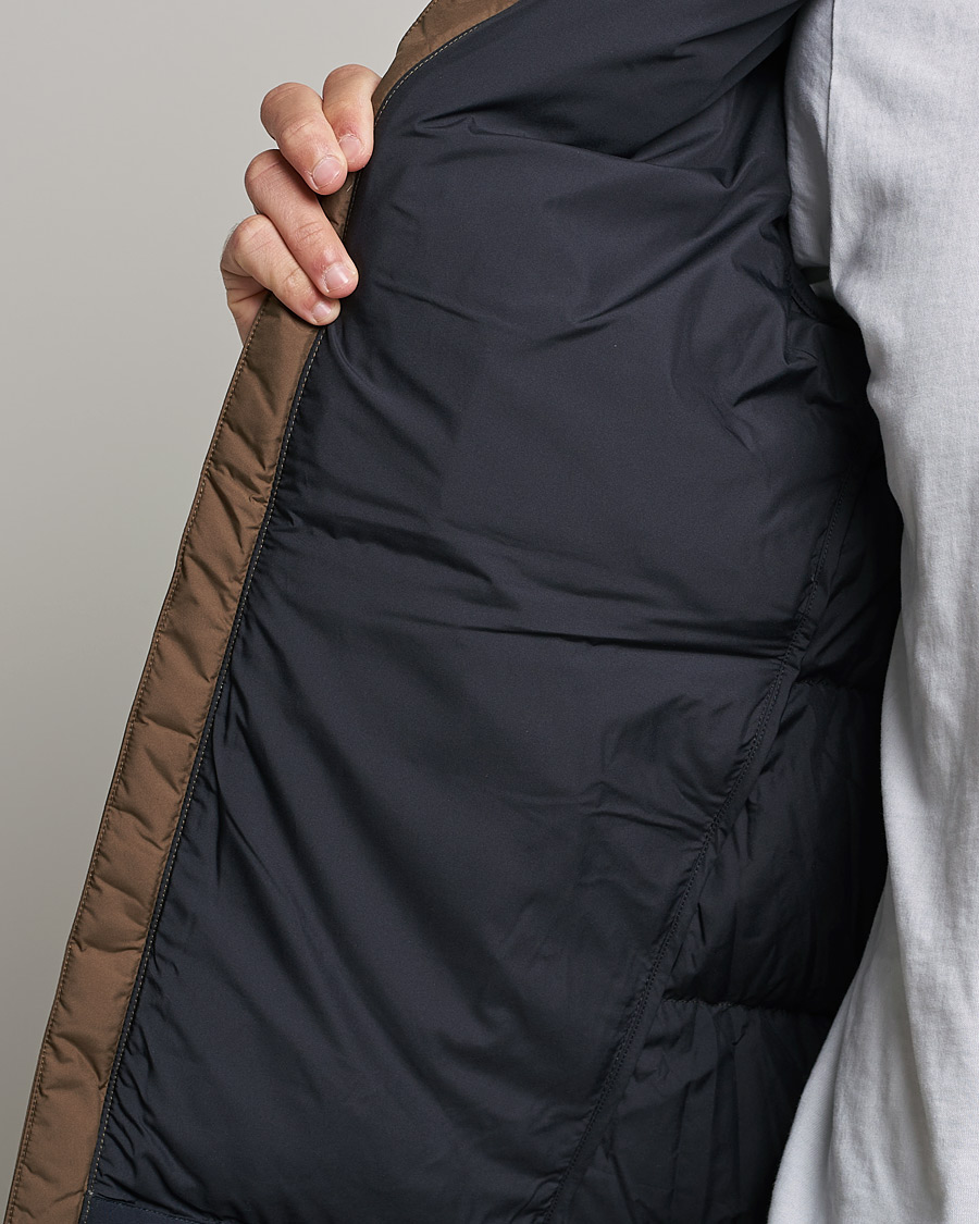 Mies | Takit | Peak Performance | Rivel Down Seasonal Hooded Jacket Woody Black