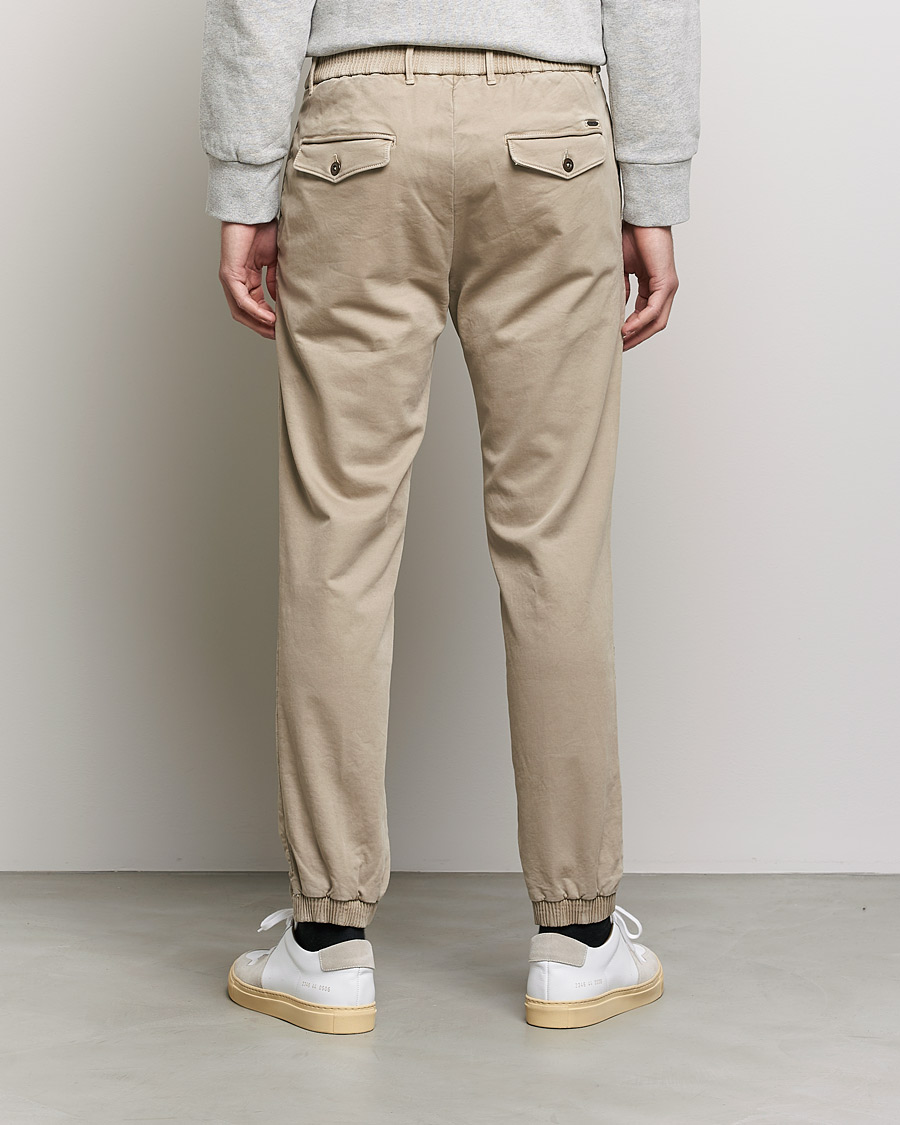 Mies | Housut | Incotex | Slim Fit Satin Drawstring Joggers Light Beige
