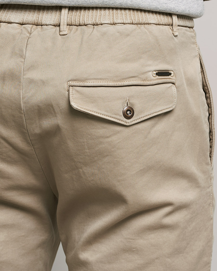 Mies | Housut | Incotex | Slim Fit Satin Drawstring Joggers Light Beige