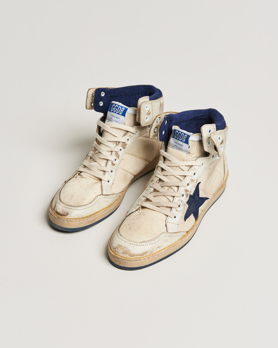 Mies | Valkoiset tennarit | Golden Goose Deluxe Brand | Sky Star Vintage Basket Sneaker White/Dark Blue