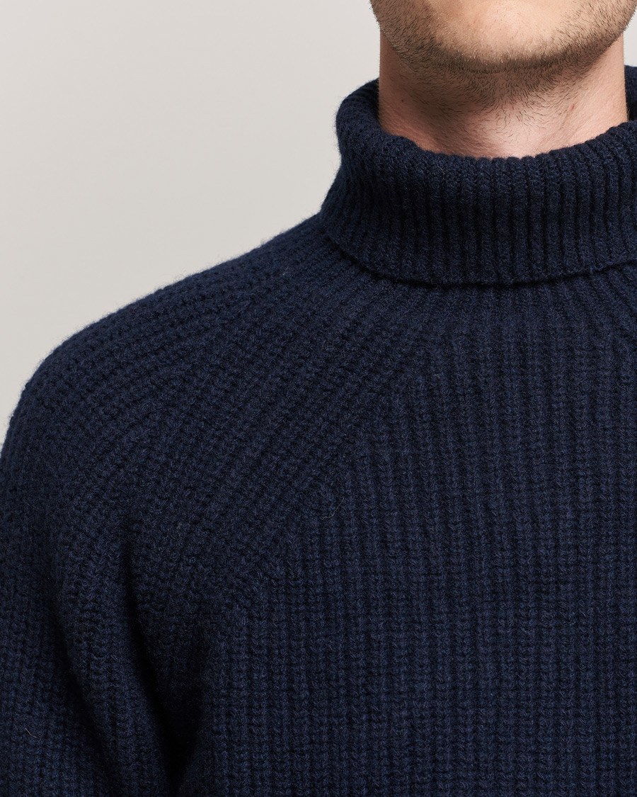 Mies | Puserot | Inis Meáin | Wool/Cashmere Boatbuilder Turtleneck Navy