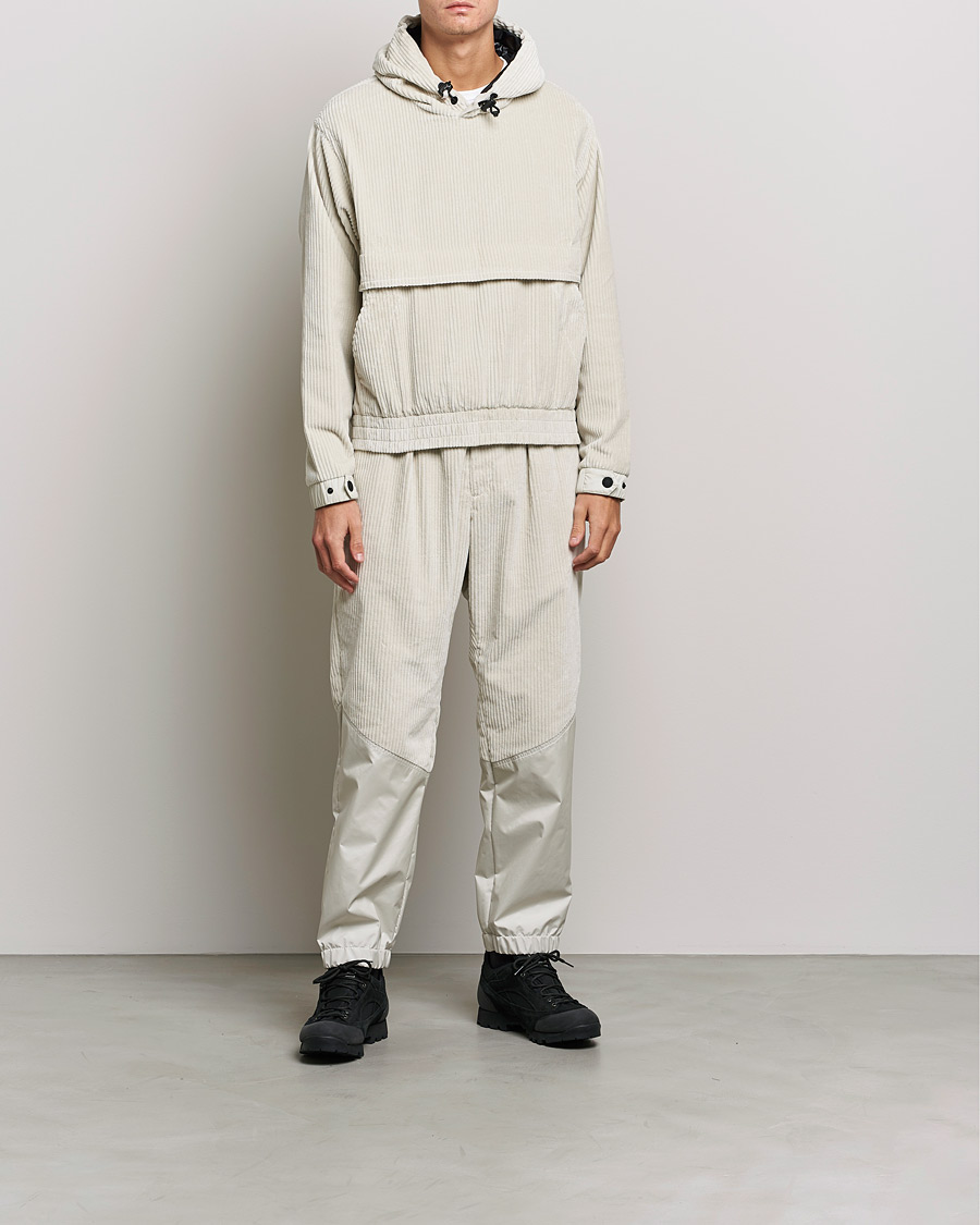 Mies | Takit | Moncler Grenoble | Stretch Corduroy Hoodie Off White