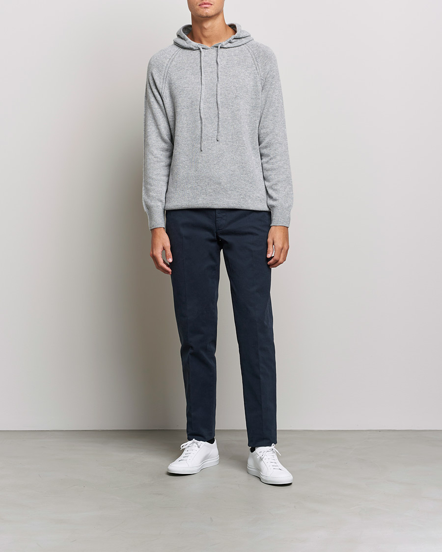 Mies | Puserot | Johnstons of Elgin | Seamless Cashmere Hoodie Silver