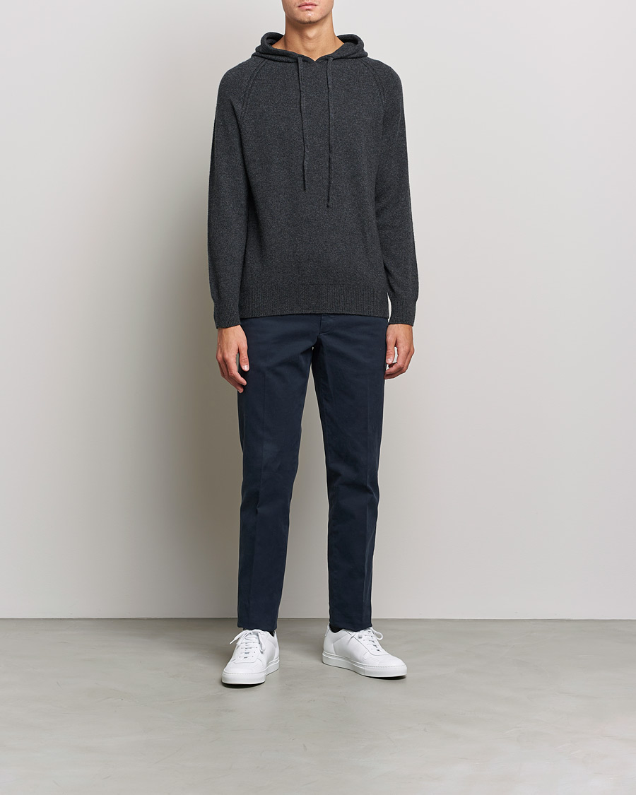 Mies | Best of British | Johnstons of Elgin | Seamless Cashmere Hoodie Carbon
