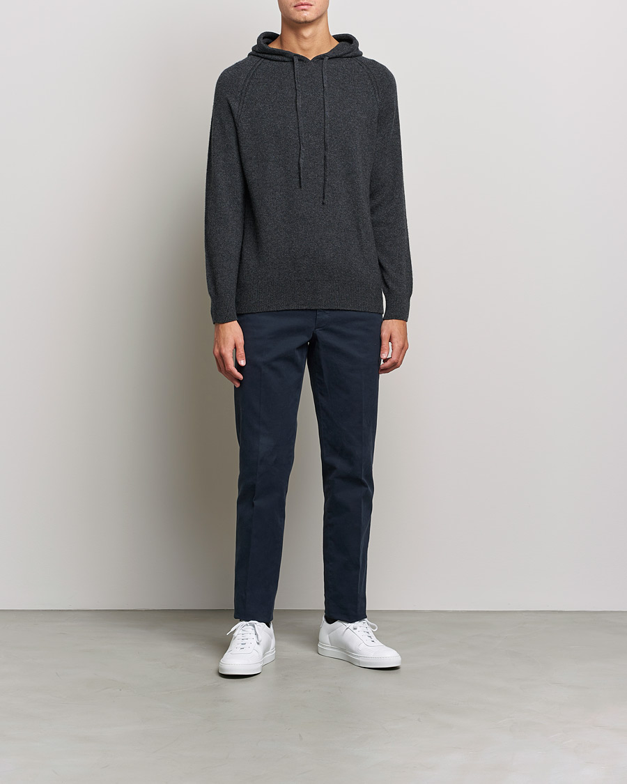 Mies | Puserot | Johnstons of Elgin | Seamless Cashmere Hoodie Carbon