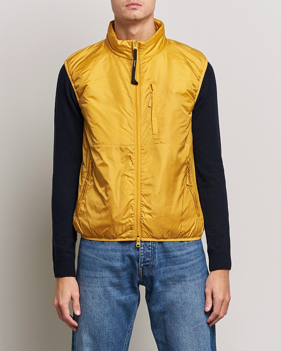 Mies | Nykyaikaiset takit | Aspesi | Jil Padded Vest Yellow