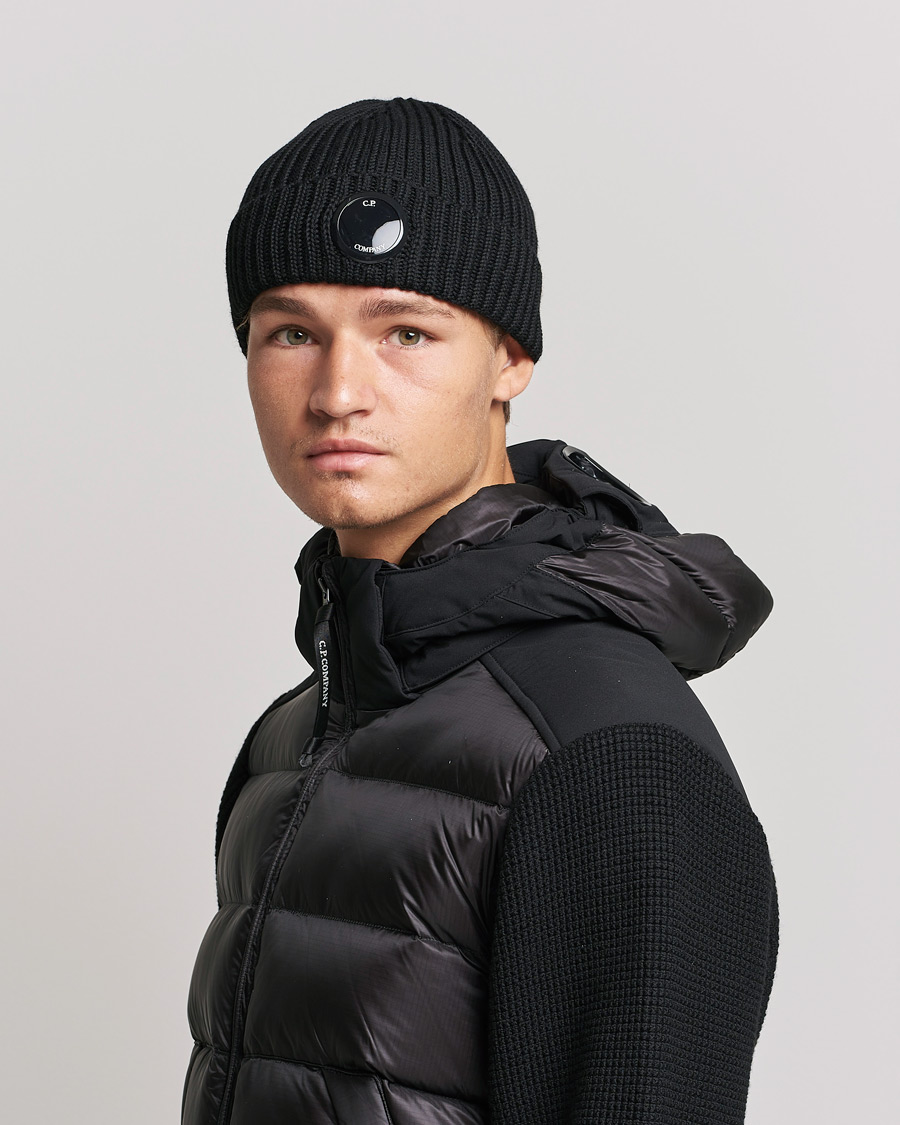 Mies | C.P. Company Knitted Merino Lens Beanie Black | C.P. Company | Knitted Merino Lens Beanie Black