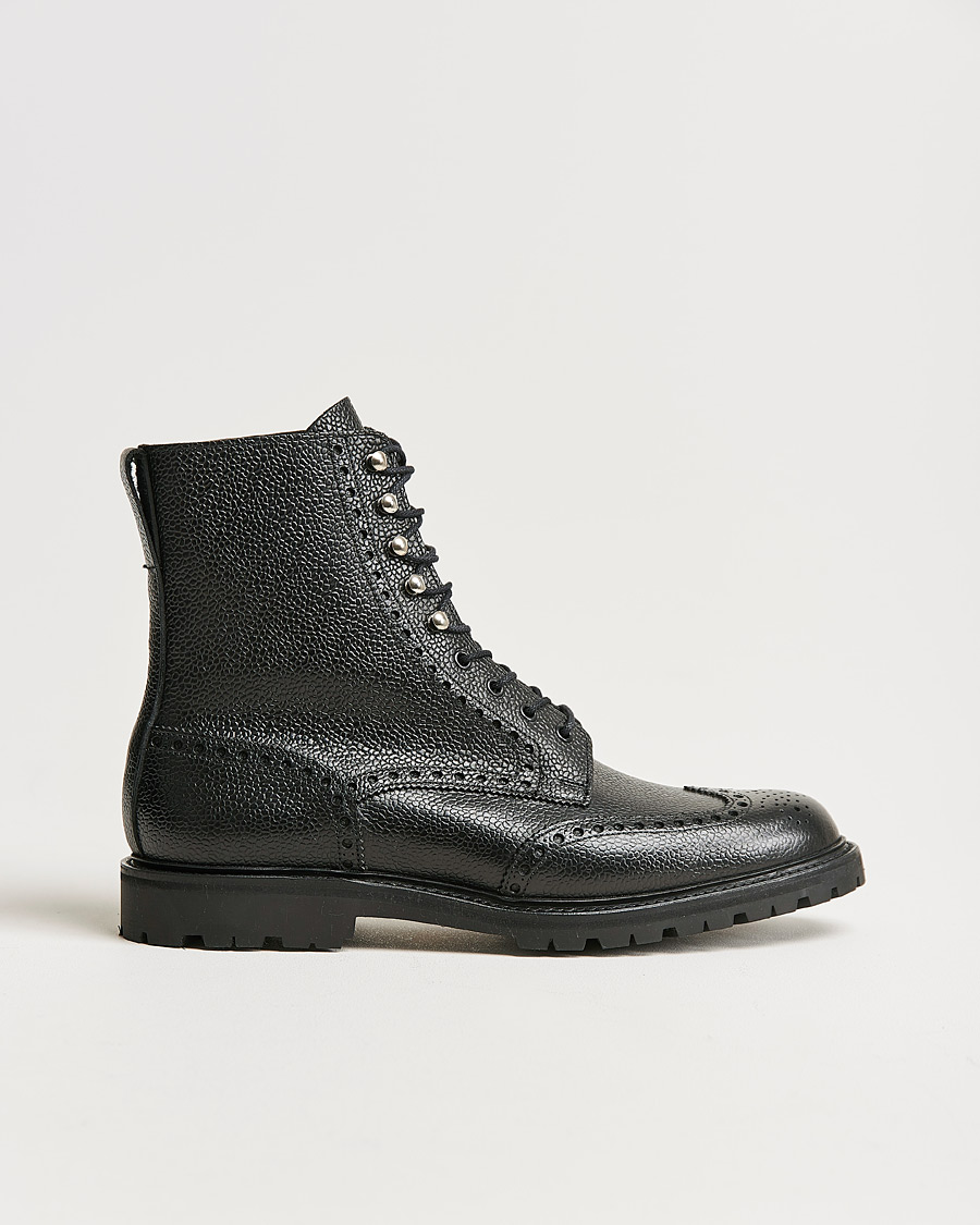Mies | Nilkkurit | Crockett & Jones | Islay Scotch Grain Vibram Boot Black Calf