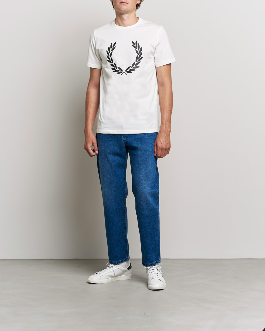 Mies |  | Fred Perry | Laurel Wreath T-Shirt Snow White