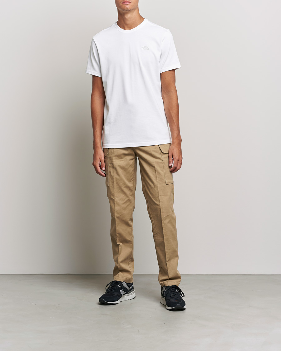 Mies | T-paidat | The North Face | Premium Simple Logo Tee White