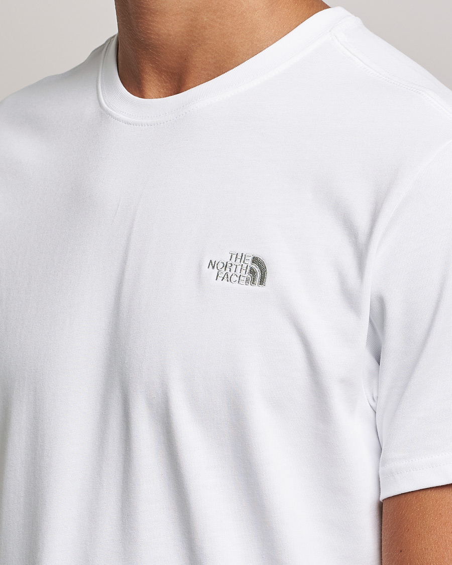 Mies | T-paidat | The North Face | Premium Simple Logo Tee White
