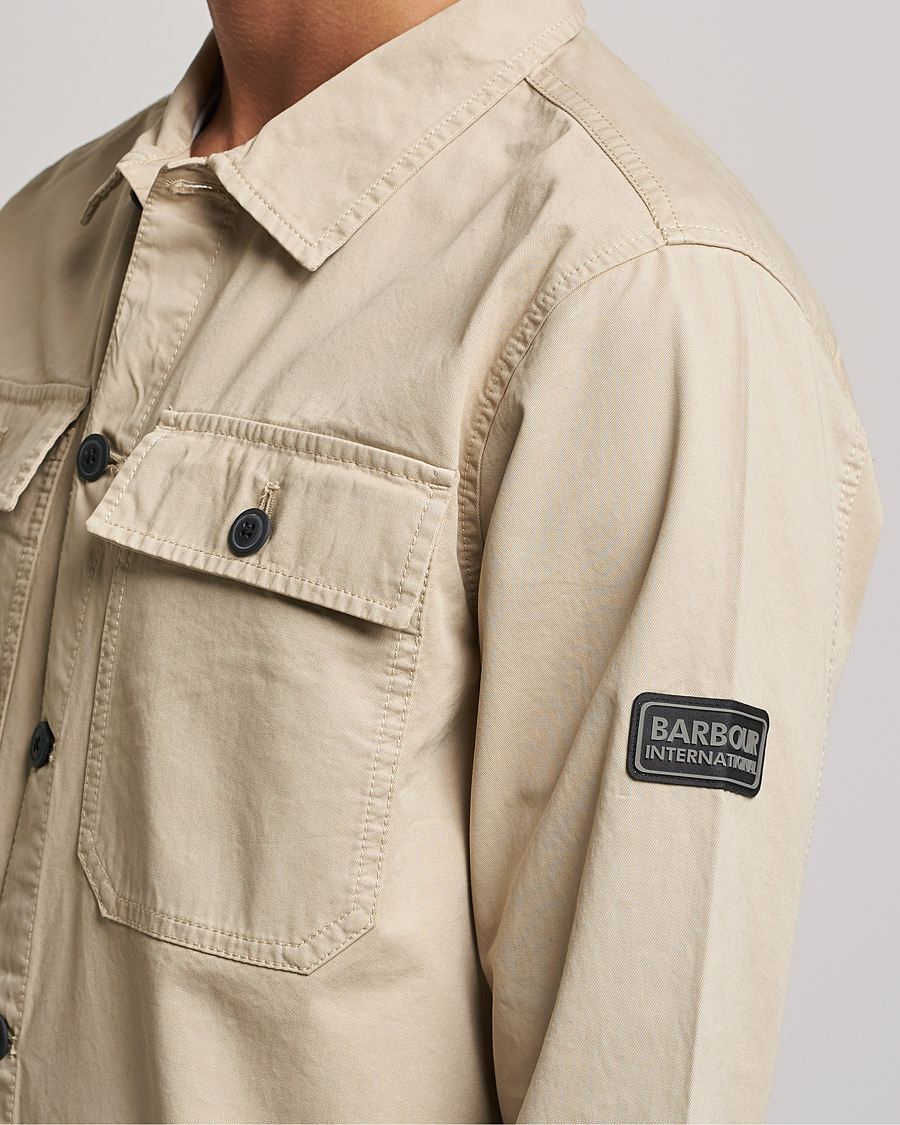 Mies | Kauluspaidat | Barbour International | Adey Pocket Overshirt Oyster