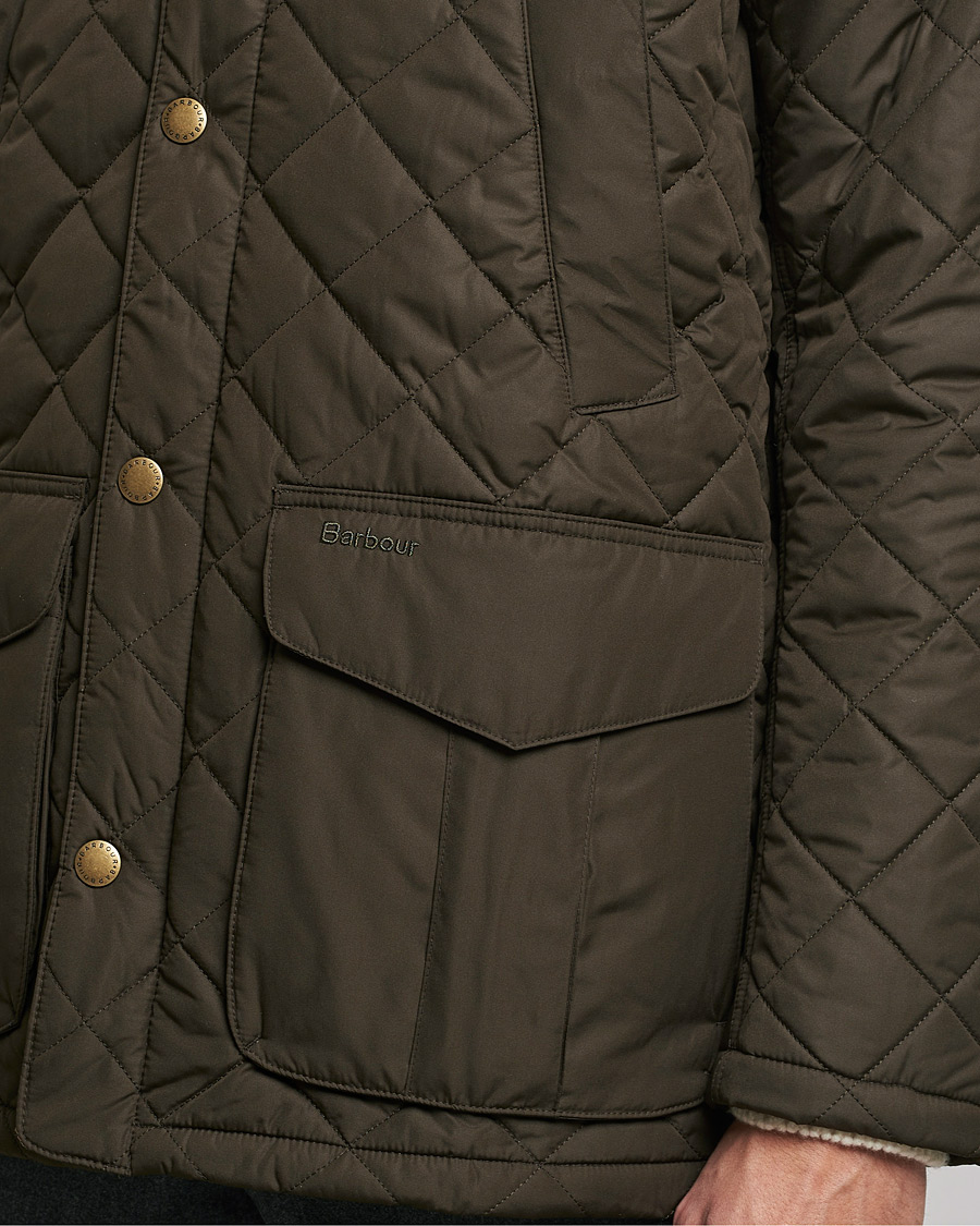 Barbour Lifestyle Devon Quilted Jacket Olive osoitteesta CareOfCarl.fi