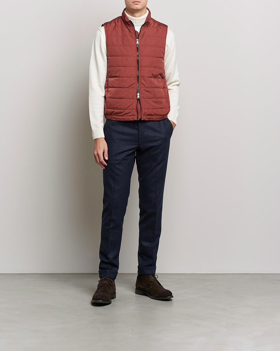 Mies | Takit | Oscar Jacobson | Liner EVO Waistcoat Soft Red