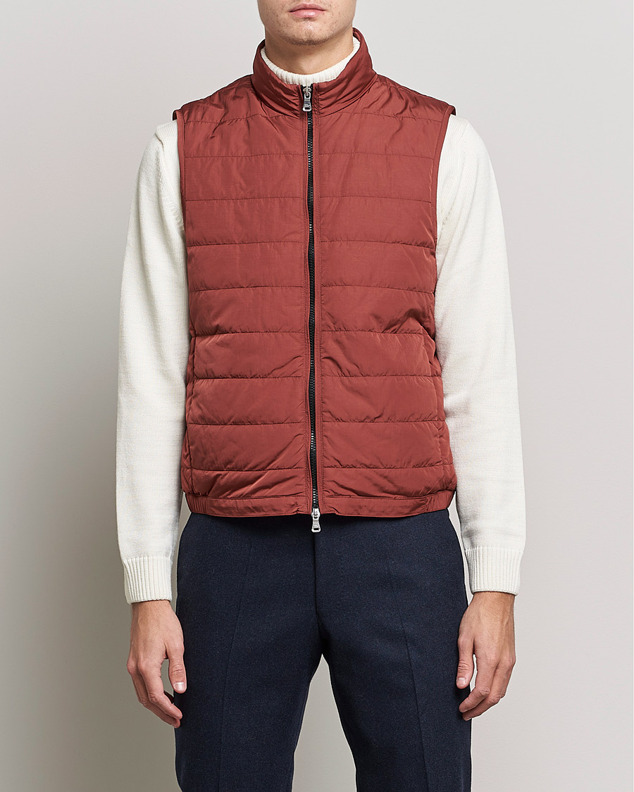 Mies | Takit | Oscar Jacobson | Liner EVO Waistcoat Soft Red