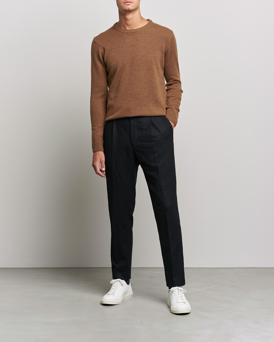 Mies | Puserot | Oscar Jacobson | Emerson Patch Wool Roundneck Brown