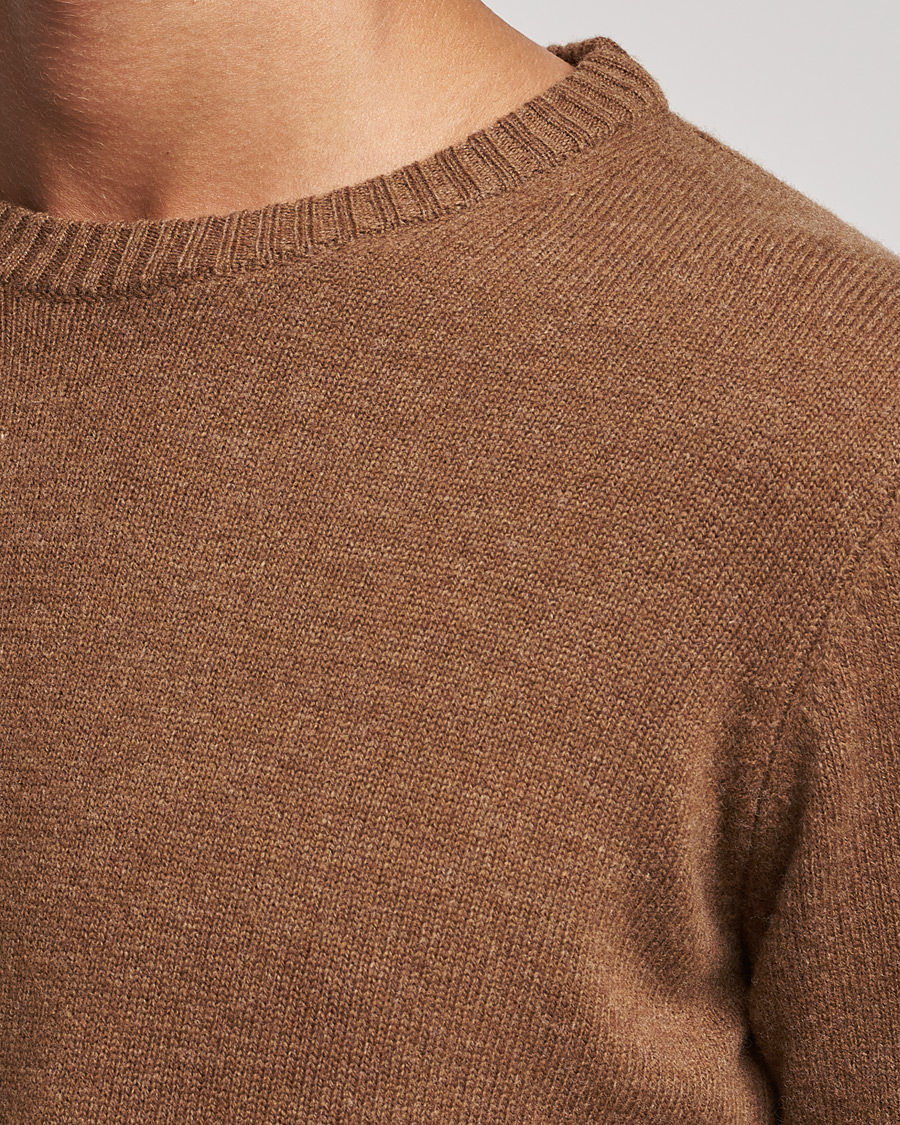Mies | Puserot | Oscar Jacobson | Emerson Patch Wool Roundneck Brown