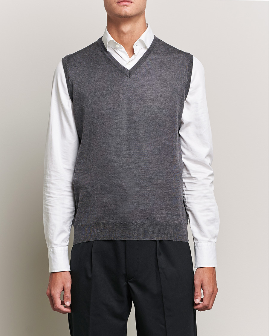 Mies | Puserot | Oscar Jacobson | Roger Extrafine Merino Vest Grey