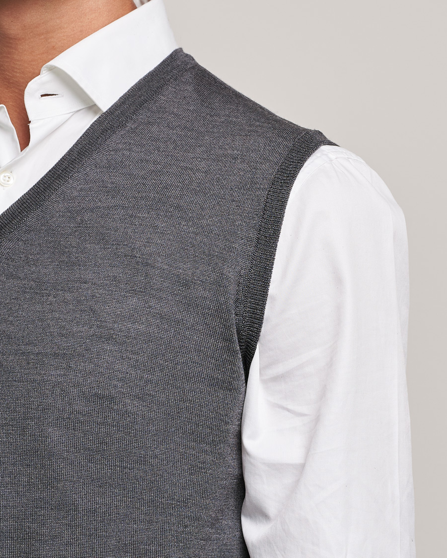 Mies | Puserot | Oscar Jacobson | Roger Extrafine Merino Vest Grey