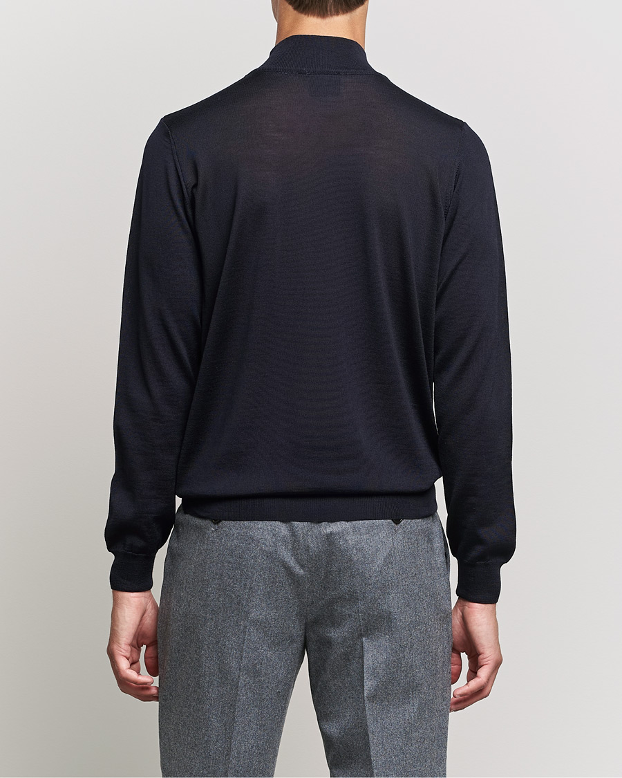 Mies | Puserot | Oscar Jacobson | Hilton Extrafine Merino Mock Neck Navy