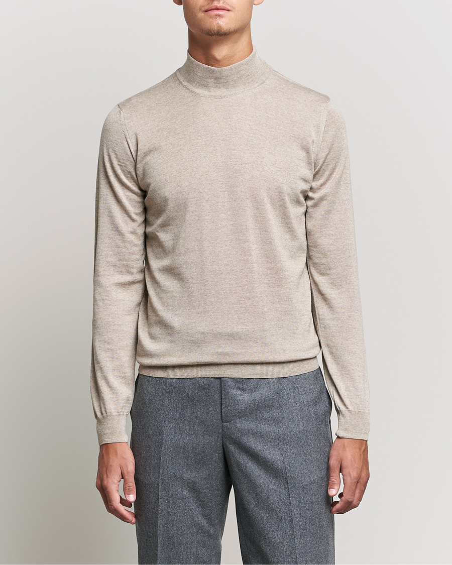 Mies | Puserot | Oscar Jacobson | Hilton Extrafine Merino Mock Neck Beige