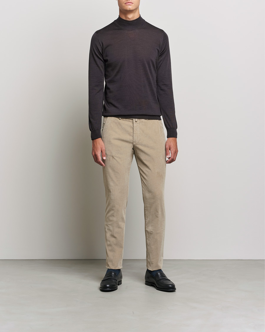 Mies | Puserot | Oscar Jacobson | Hilton Extrafine Merino Mock Neck Brown
