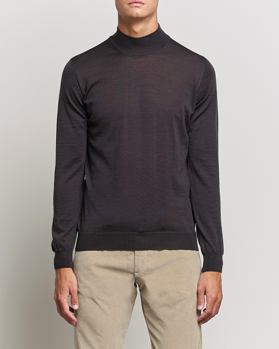 Mies | Puserot | Oscar Jacobson | Hilton Extrafine Merino Mock Neck Brown