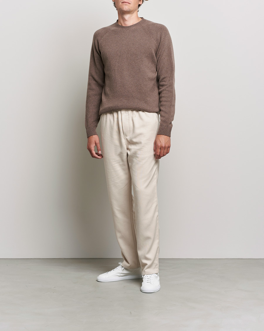 Mies | Puserot | Sunspel | Lambswool Crew Neck Sweater Umber Brown