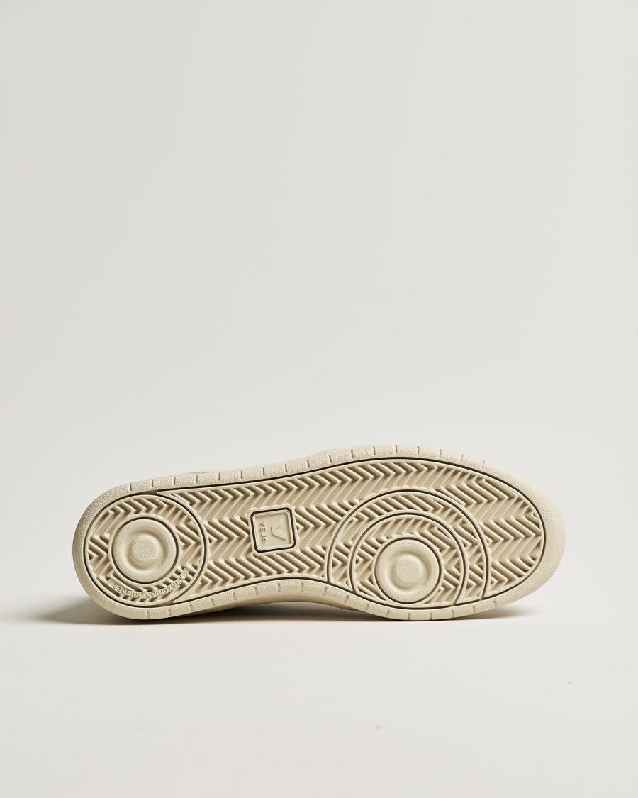 Mies | Veja V-10 Flannel Leather Sneaker Snow/Black | Veja | V-10 Flannel Leather Sneaker Snow/Black