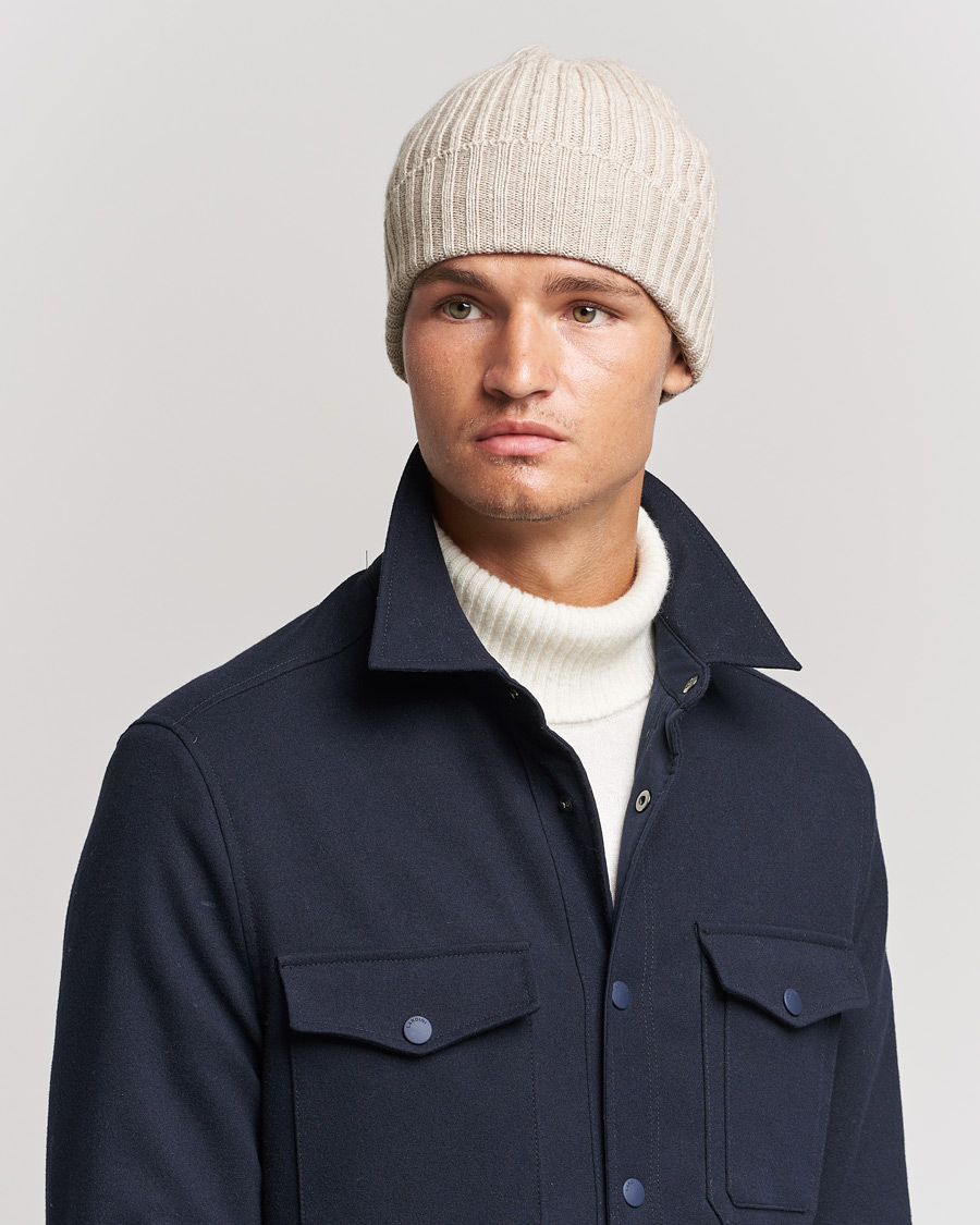 Mies | Piacenza Cashmere Ribbed Cashmere Beanie Light Beige | Piacenza Cashmere | Ribbed Cashmere Beanie Light Beige